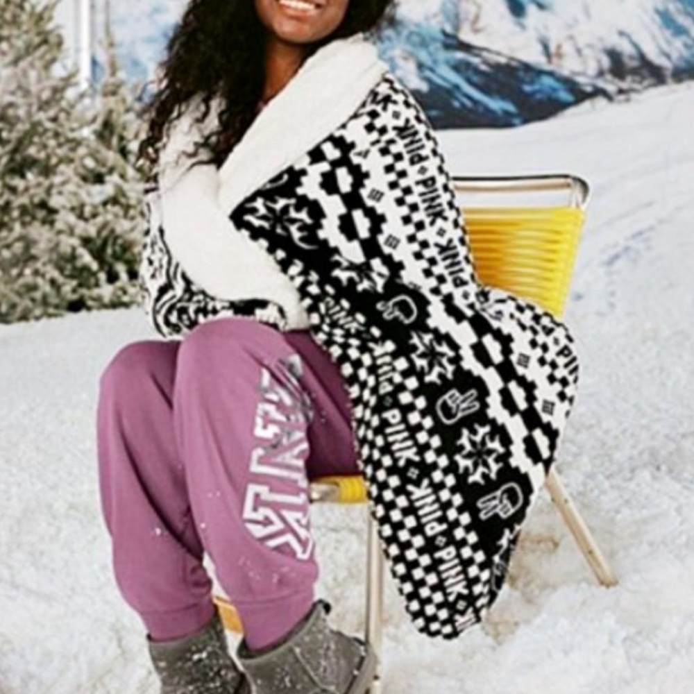 Victoria's Secret PINK Sherpa Blanket Fair Isle Peace Sign Throw Black White Dog